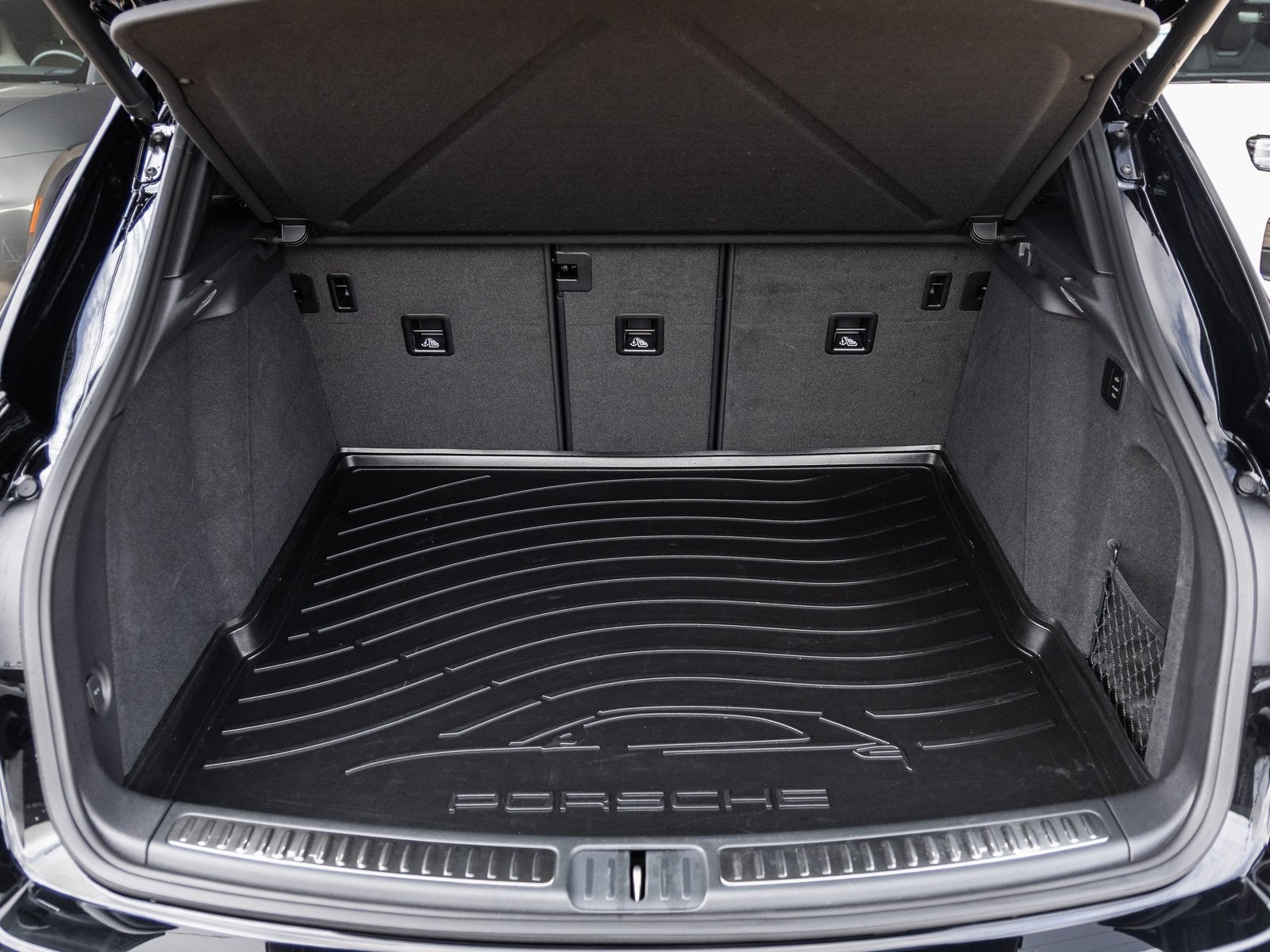 2023 Porsche Macan Macan T (MY23)