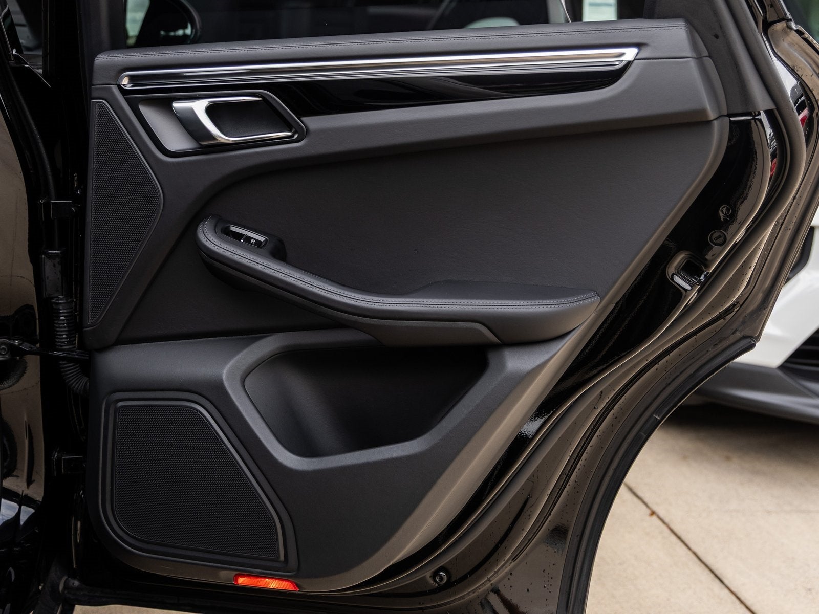 2023 Porsche Macan Macan T (MY23)