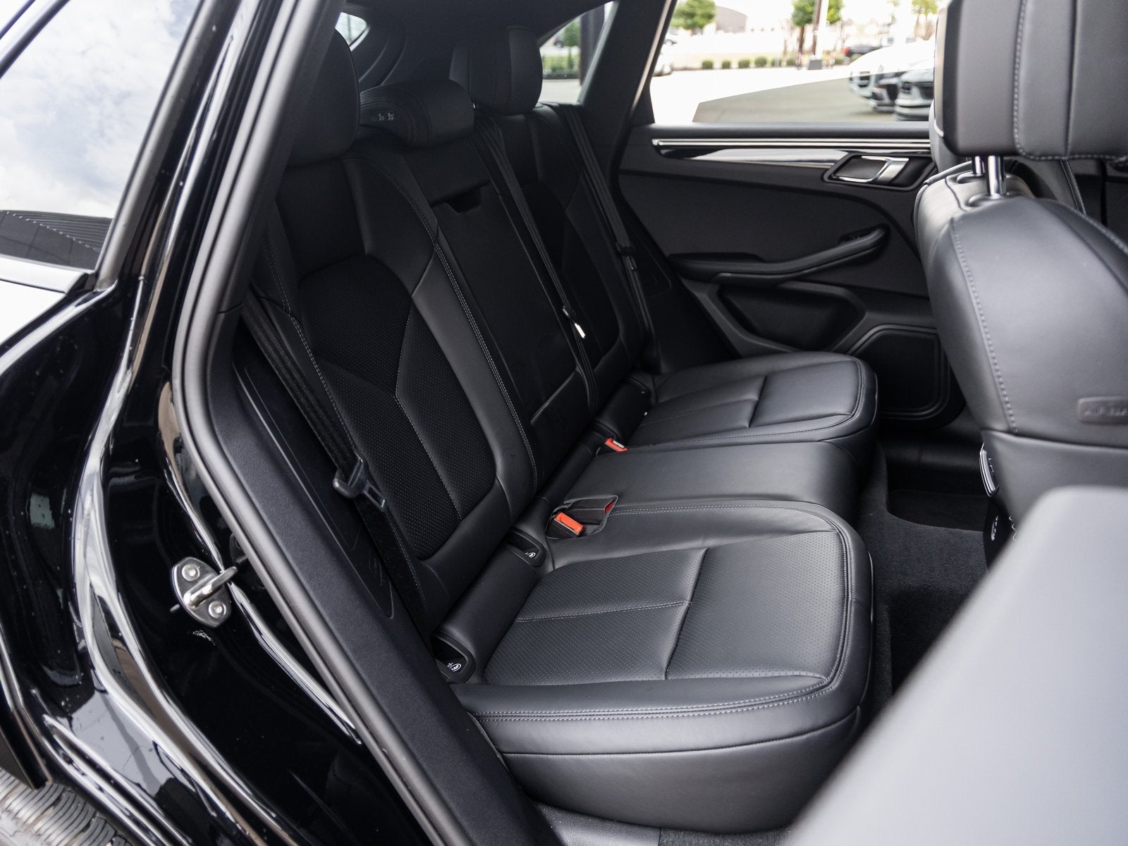 2023 Porsche Macan Macan T (MY23)