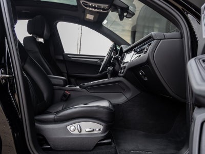 2023 Porsche Macan Macan T (MY23)
