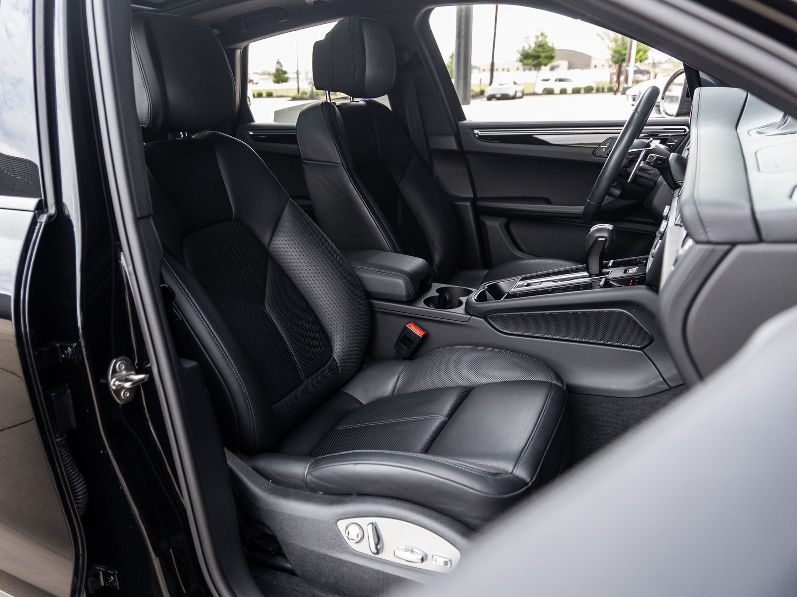 2023 Porsche Macan Macan T (MY23)