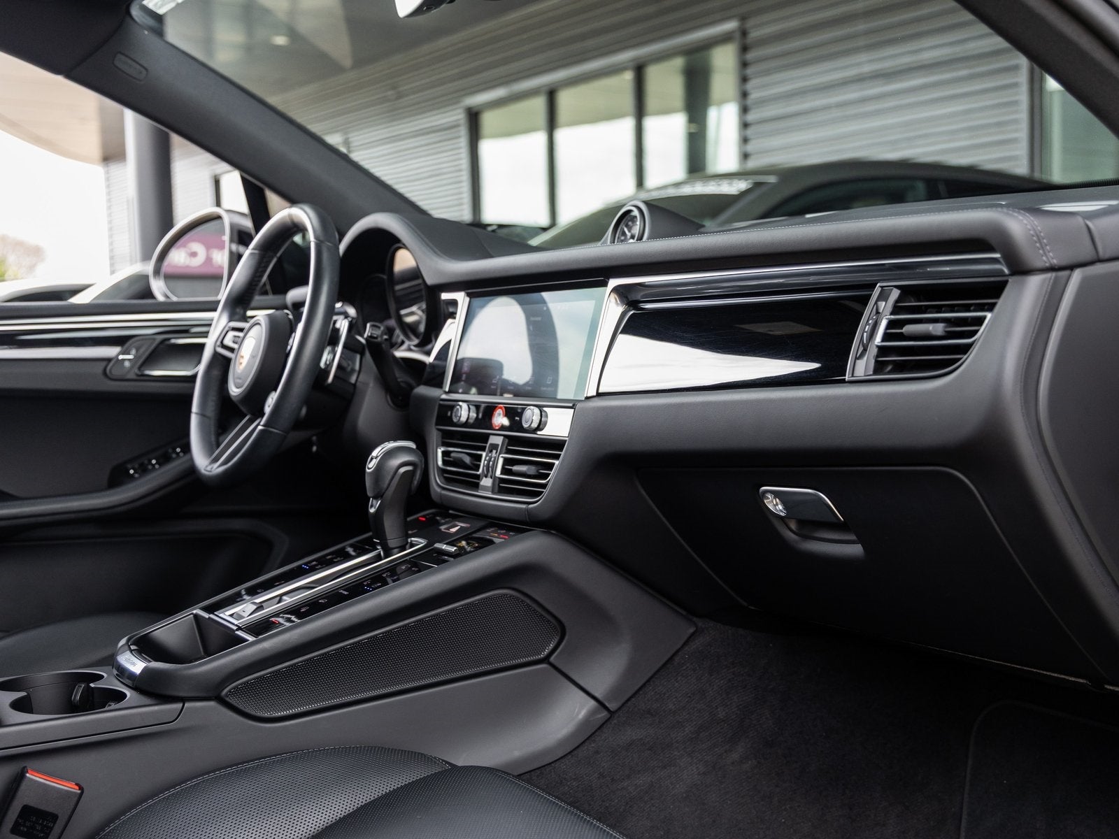 2023 Porsche Macan Macan T (MY23)