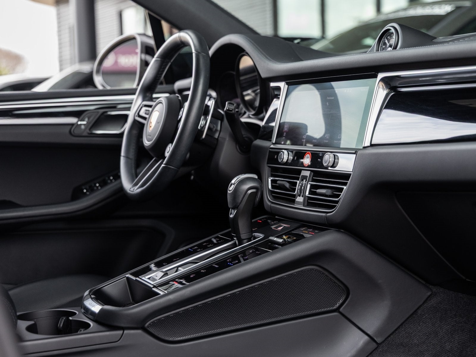 2023 Porsche Macan Macan T (MY23)