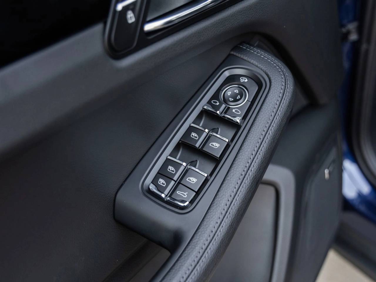 2026 Porsche Macan AWD