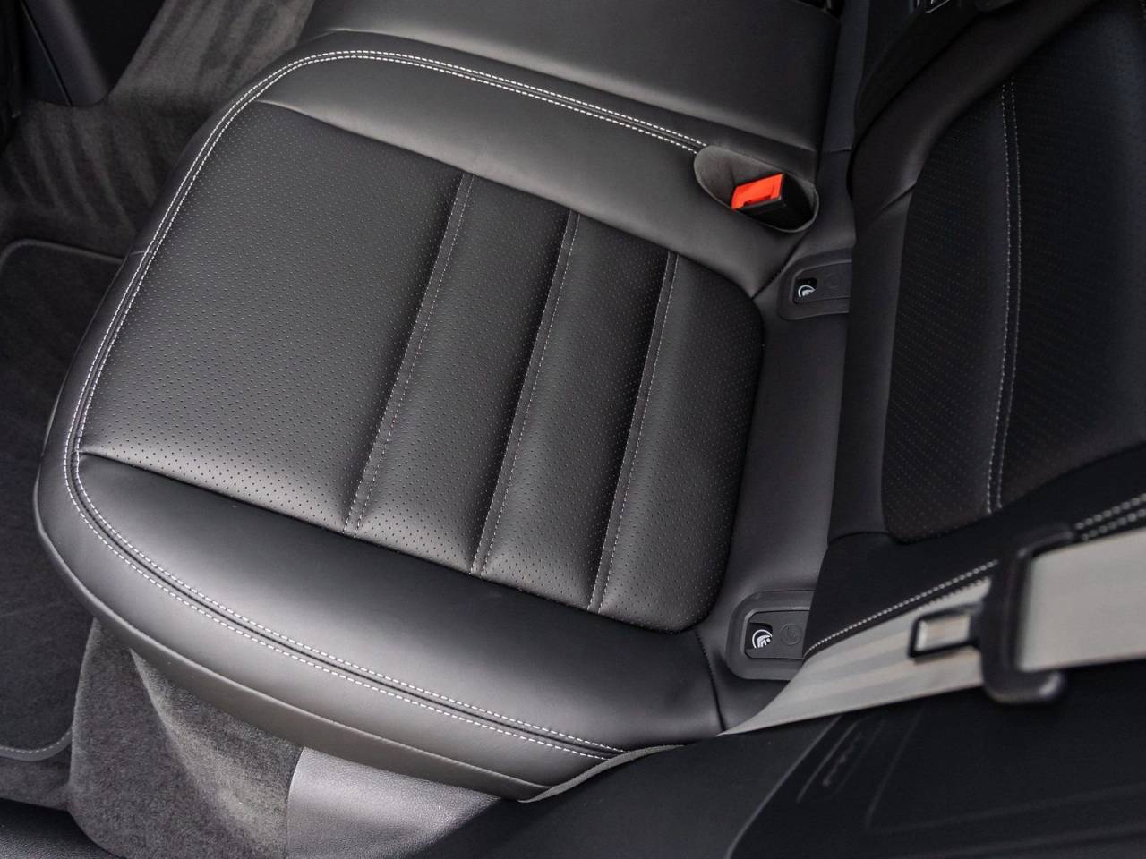 2026 Porsche Macan Macan T