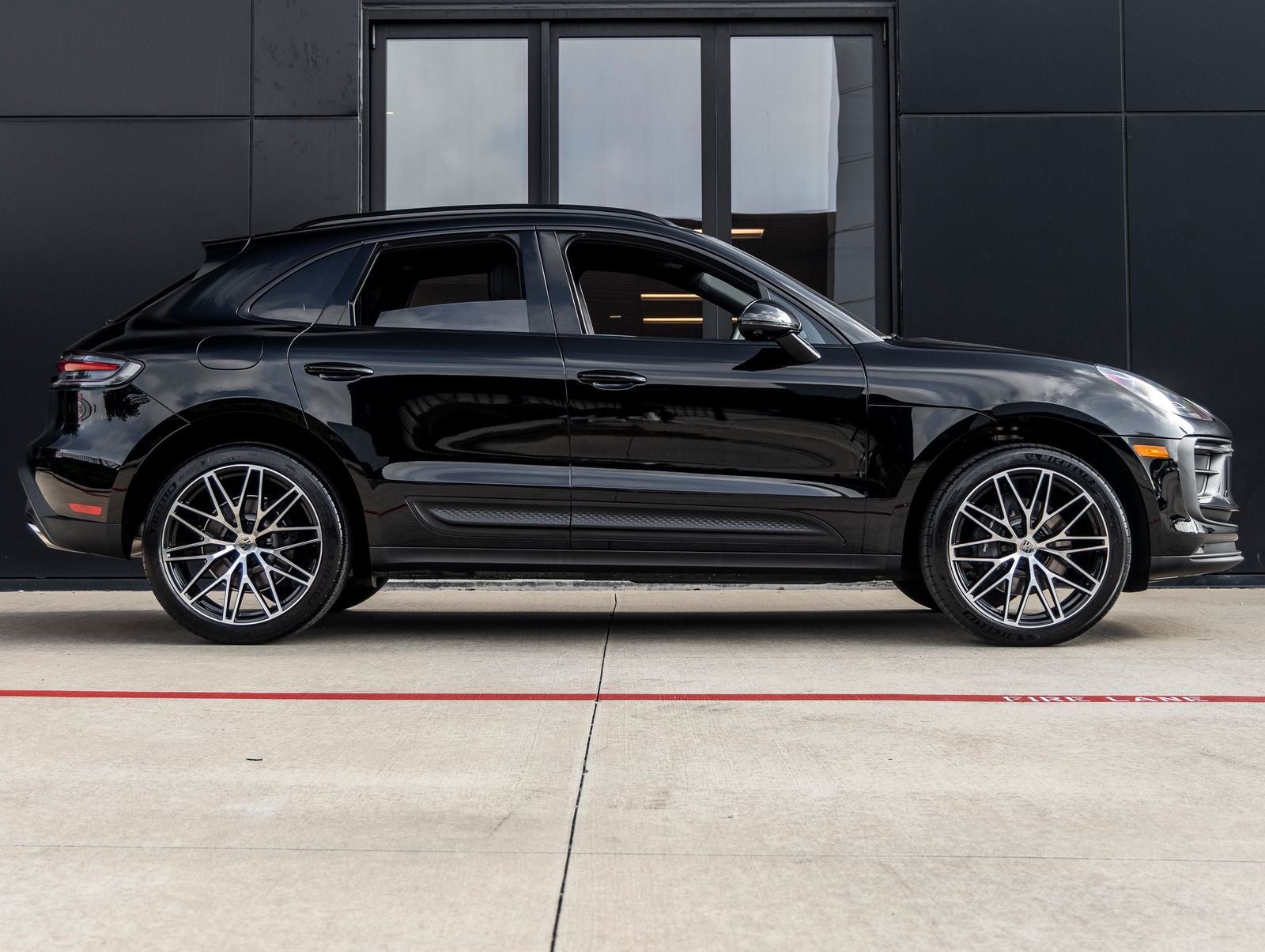 2026 Porsche Macan AWD