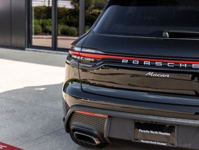 2026 Porsche Macan AWD