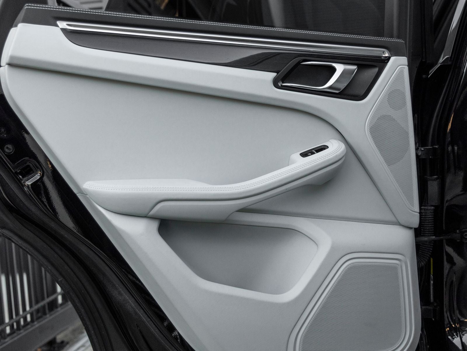 2023 Porsche Macan Macan (MY23)