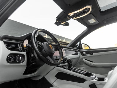 2023 Porsche Macan Macan (MY23)