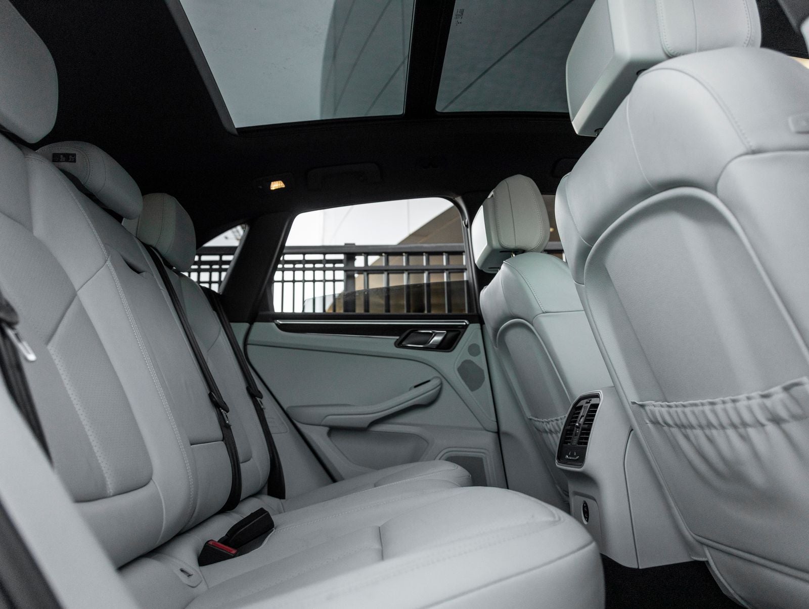 2023 Porsche Macan Macan (MY23)