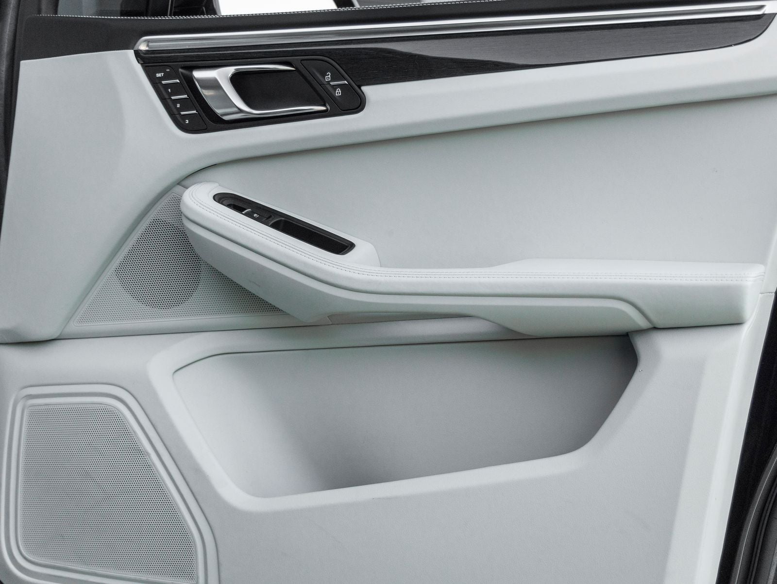 2023 Porsche Macan Macan (MY23)