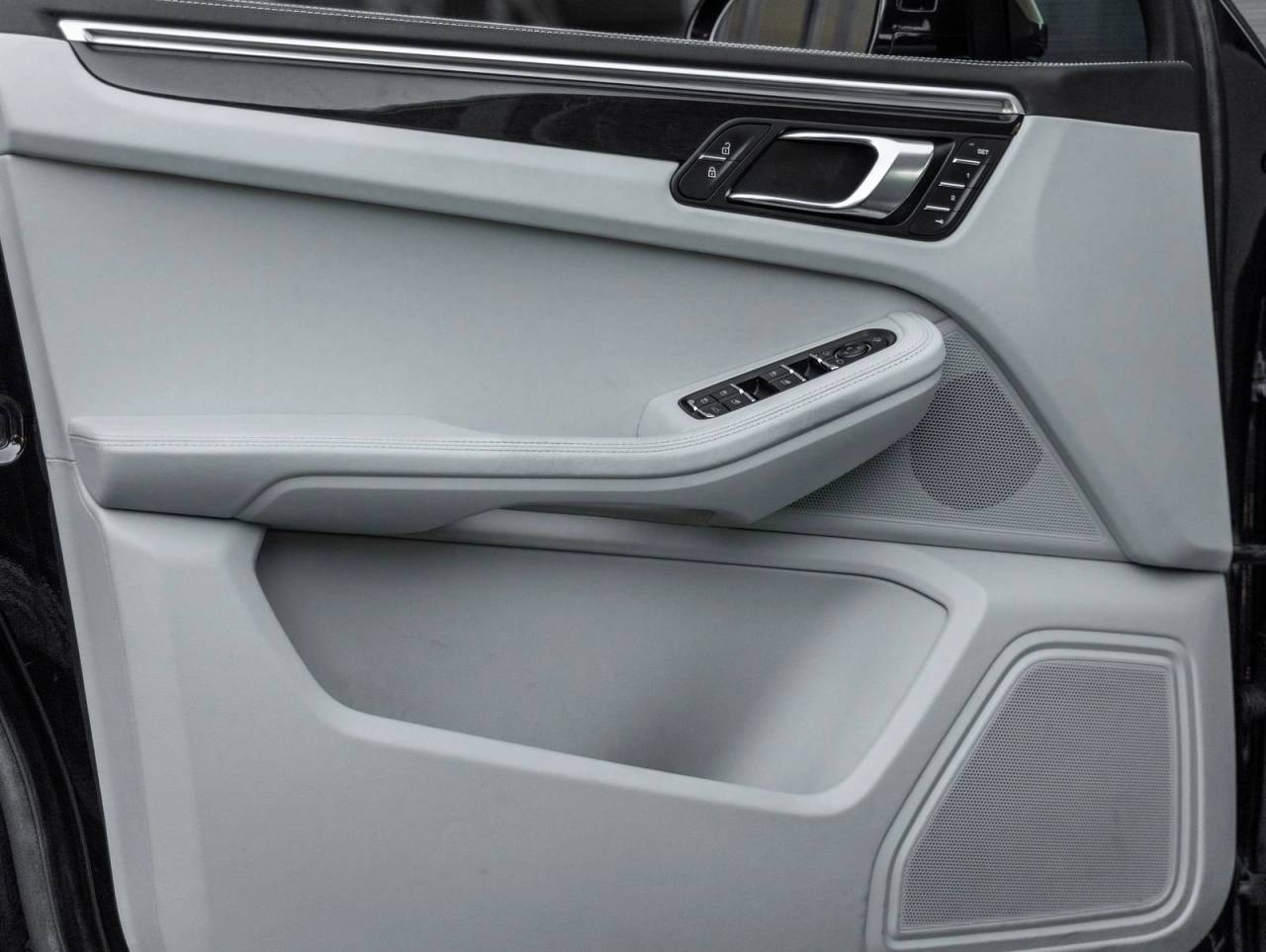 2023 Porsche Macan Macan (MY23)