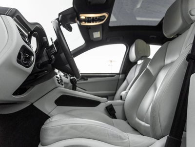 2023 Porsche Macan Macan (MY23)