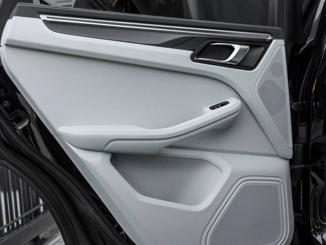 2023 Porsche Macan Macan (MY23)