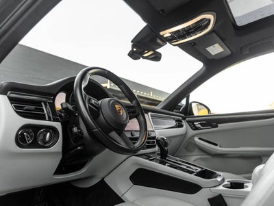 2023 Porsche Macan Macan (MY23)