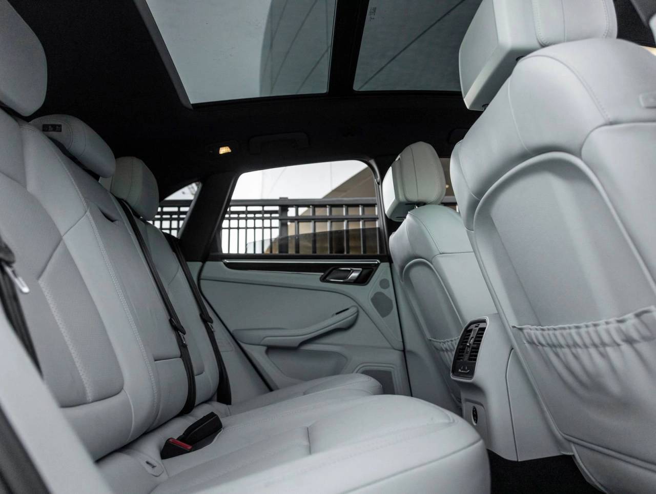 2023 Porsche Macan Macan (MY23)