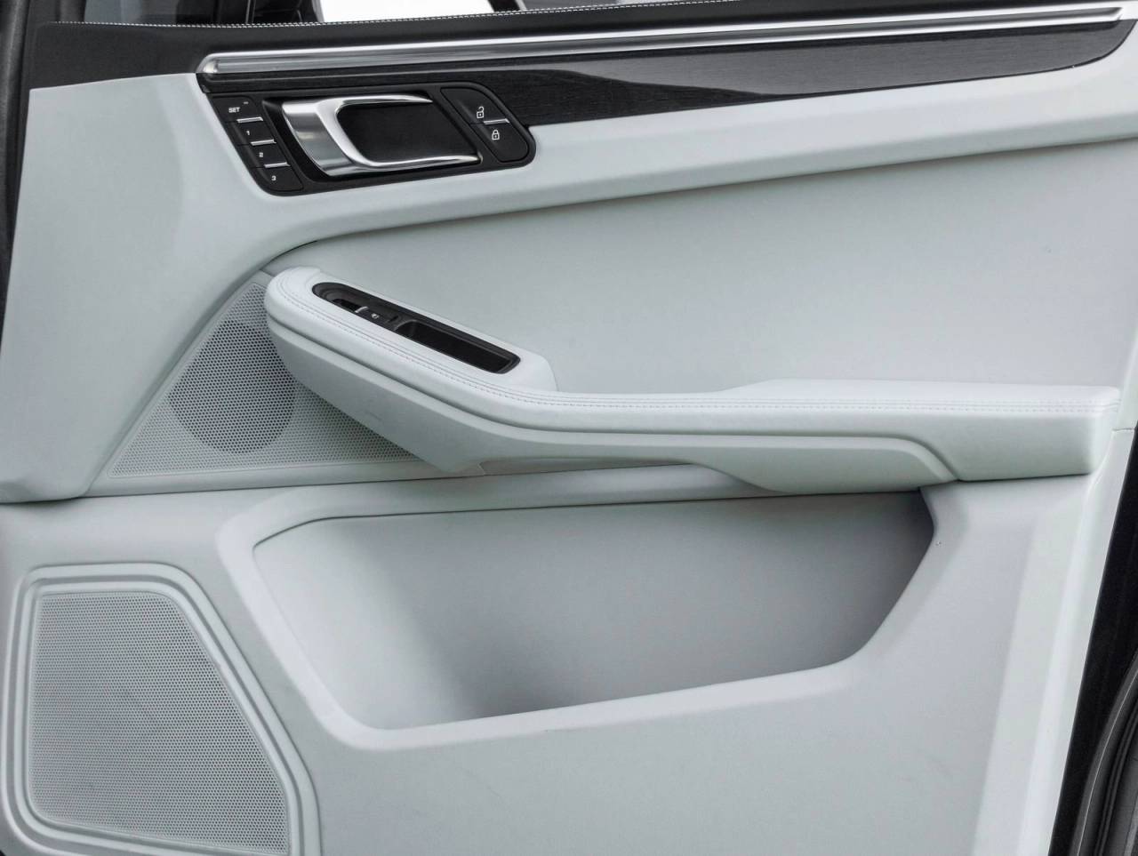 2023 Porsche Macan Macan (MY23)