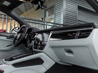 2023 Porsche Macan Macan (MY23)