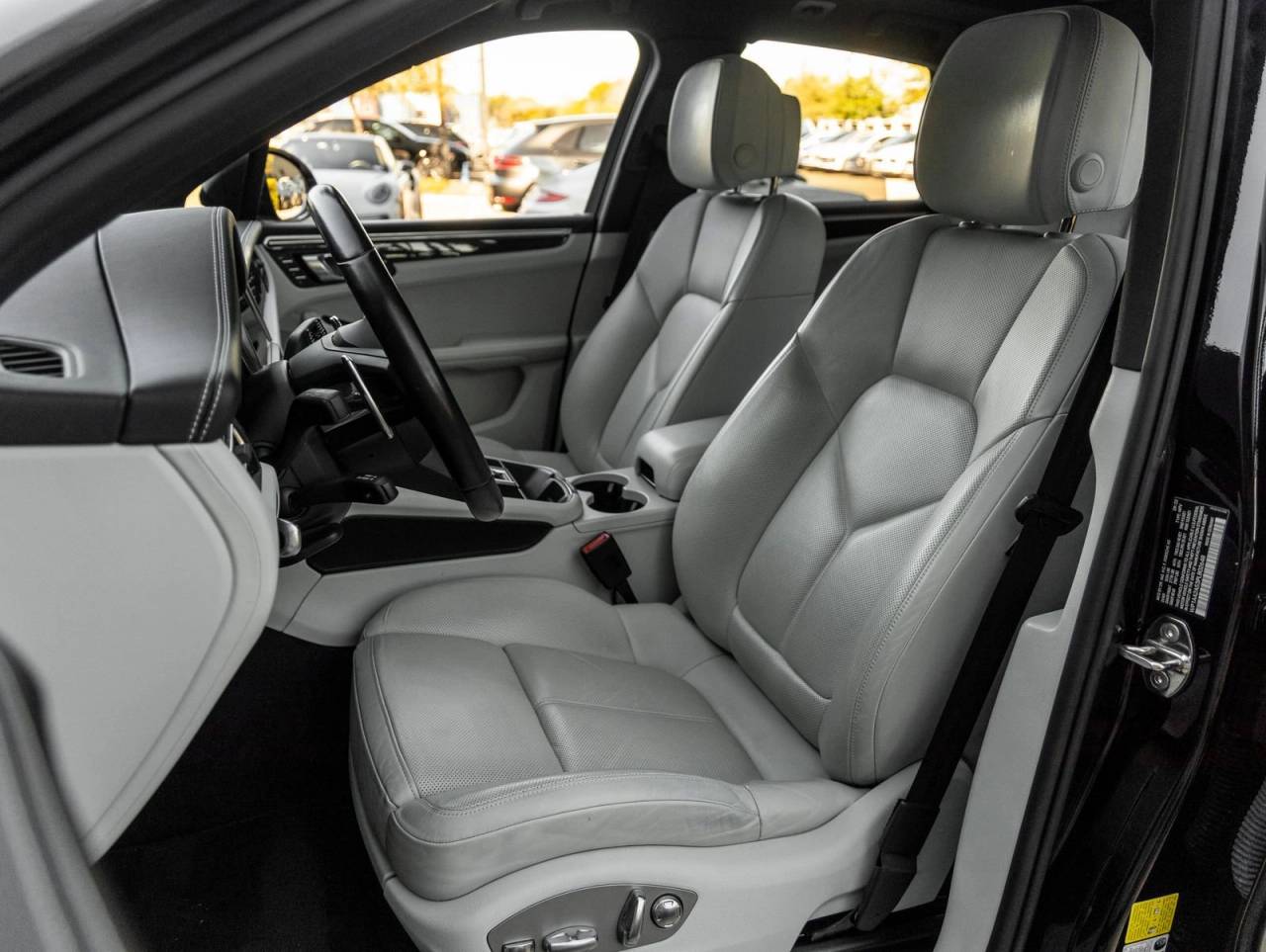 2023 Porsche Macan Macan (MY23)