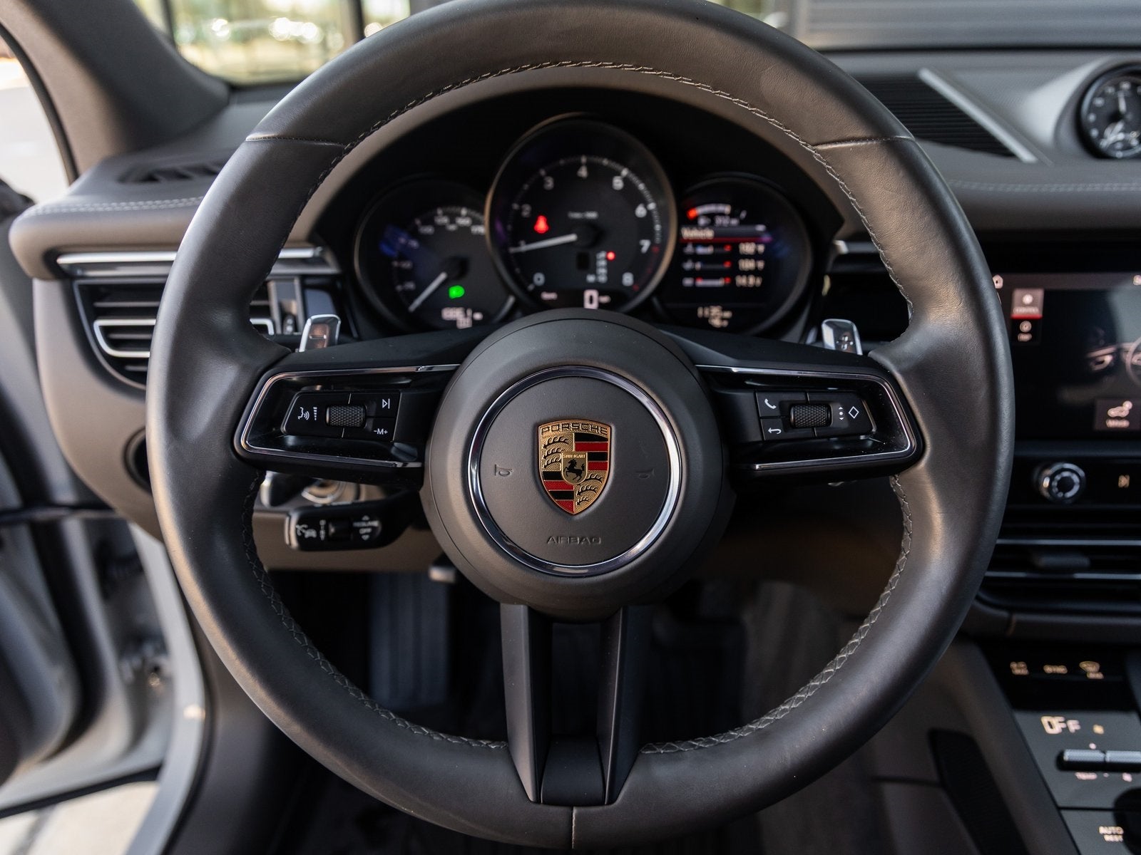 2023 Porsche Macan Macan (MY23)