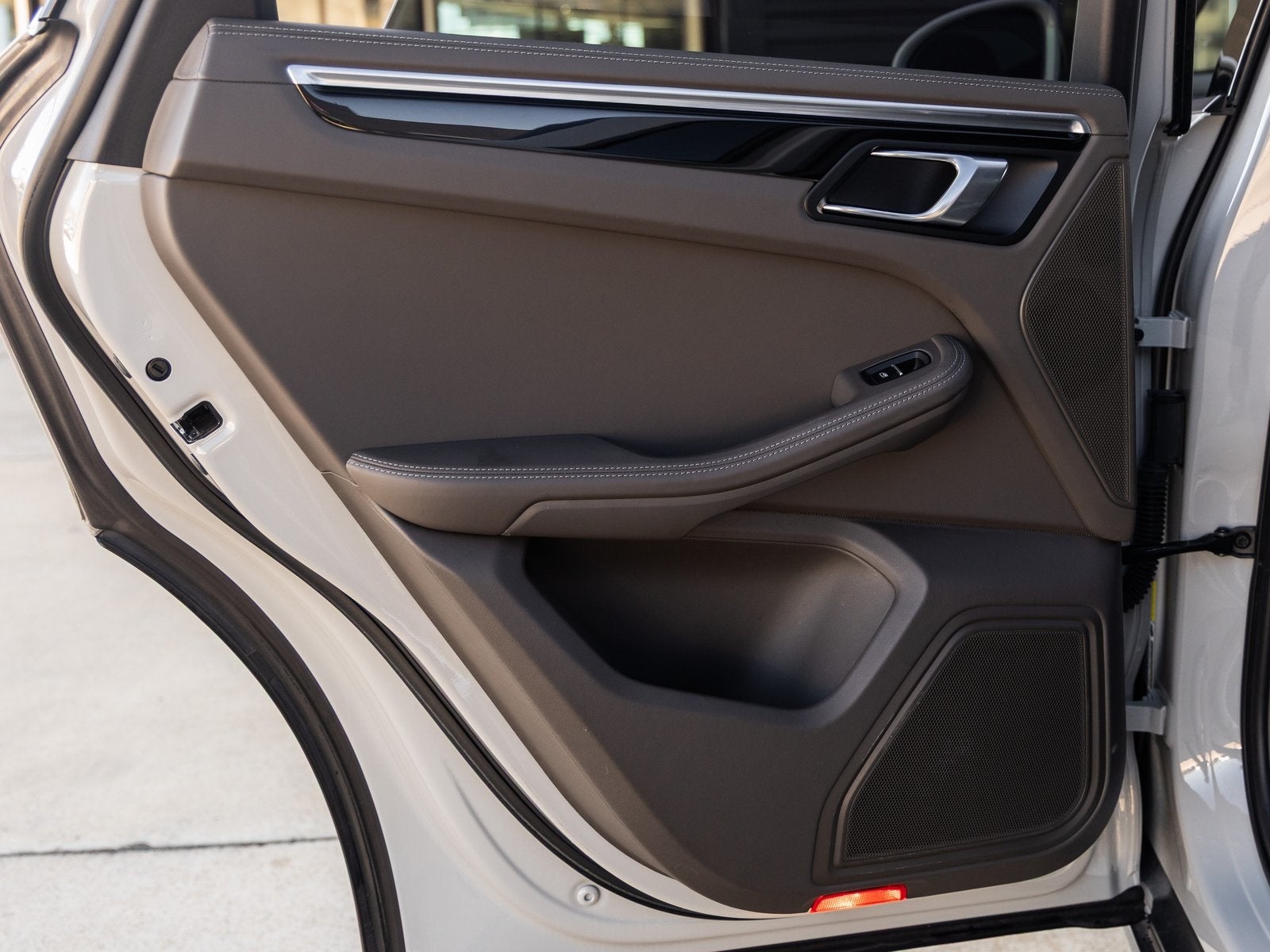 2023 Porsche Macan Macan (MY23)