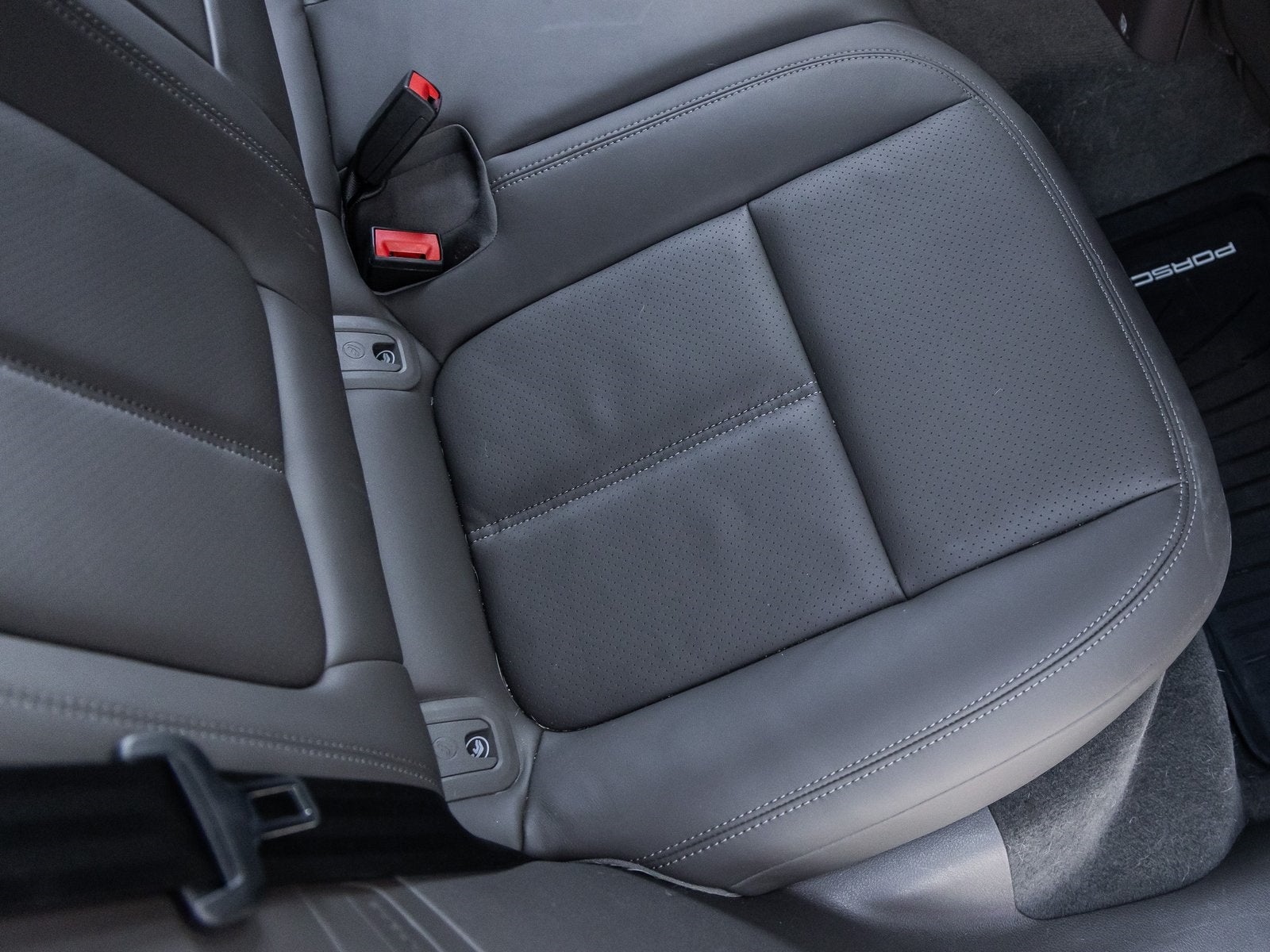 2023 Porsche Macan Macan (MY23)