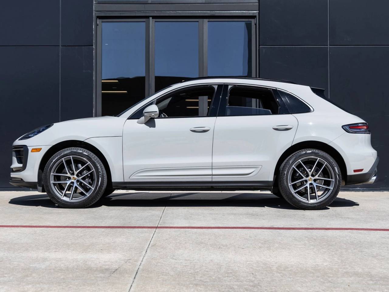 2023 Porsche Macan Macan (MY23)
