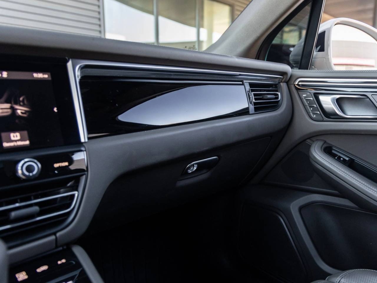 2023 Porsche Macan Macan (MY23)