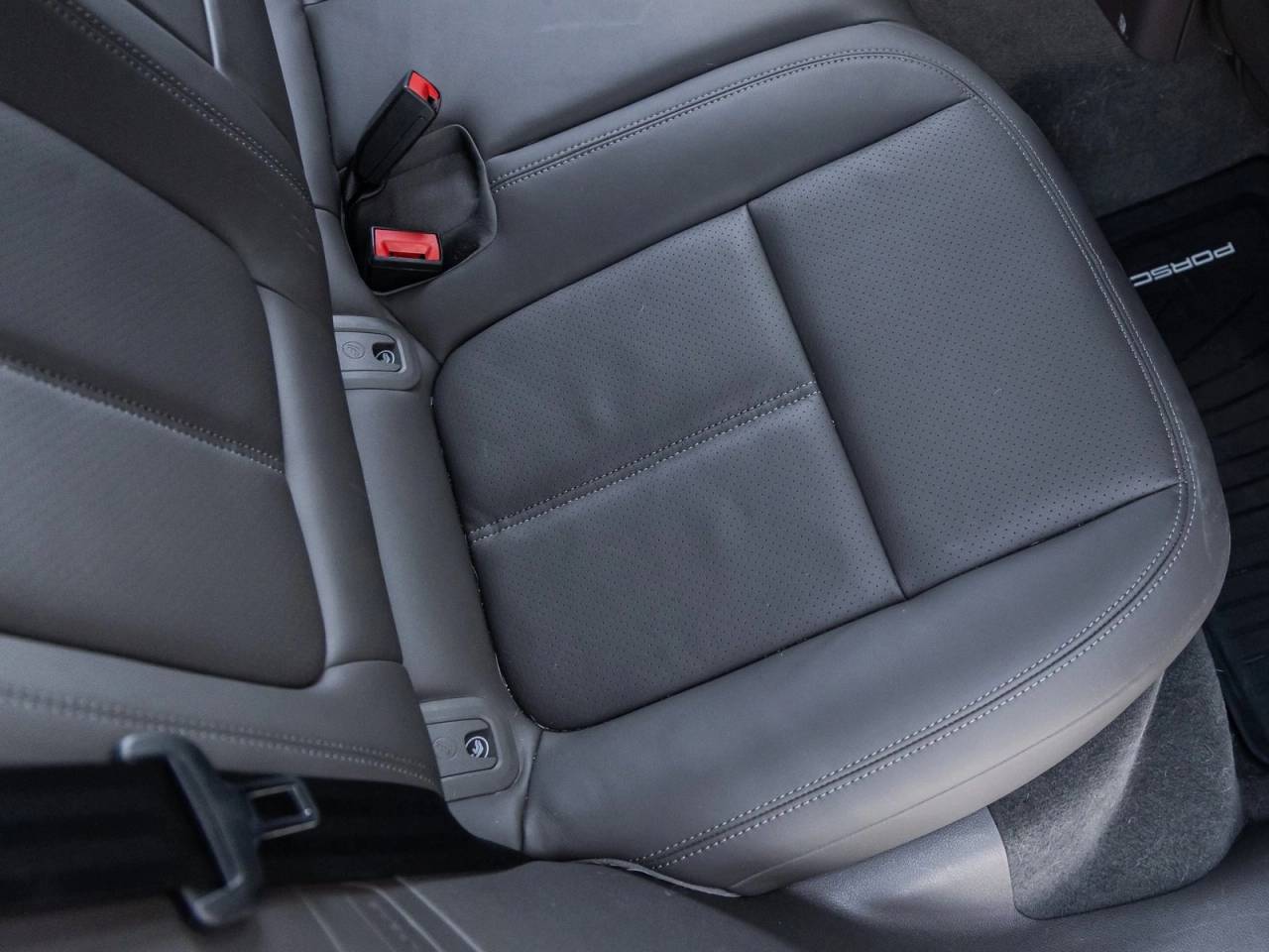 2023 Porsche Macan Macan (MY23)