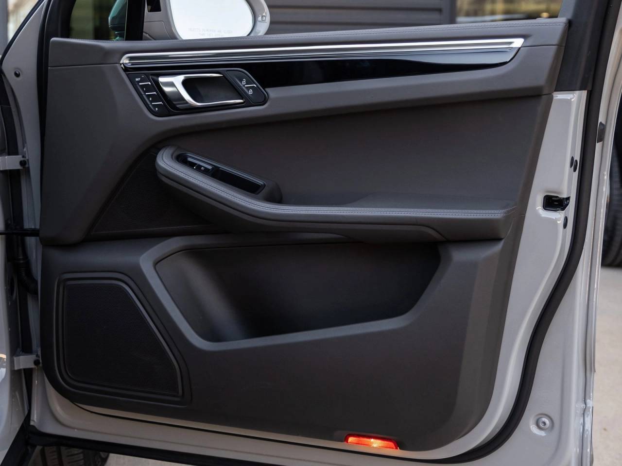 2023 Porsche Macan Macan (MY23)