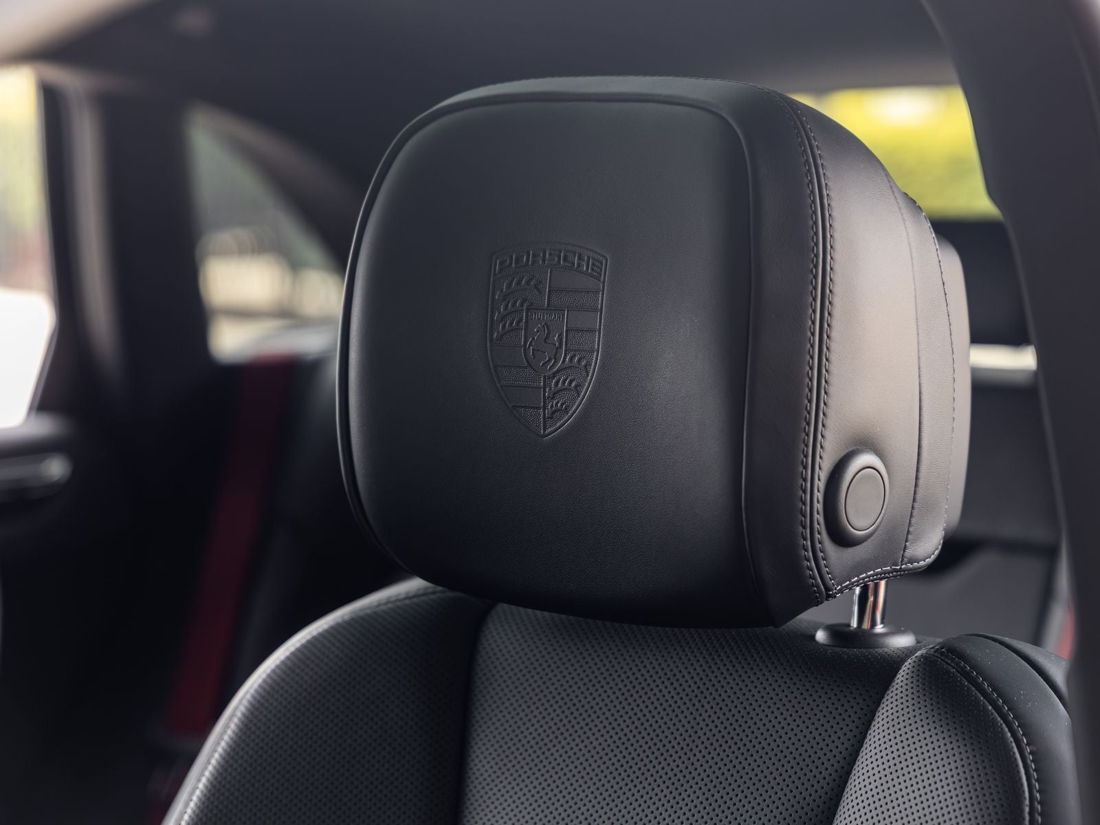 2023 Porsche Macan AWD