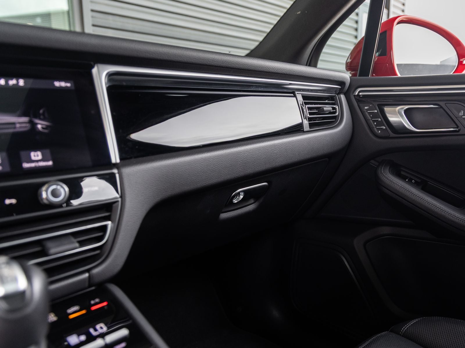 2023 Porsche Macan AWD