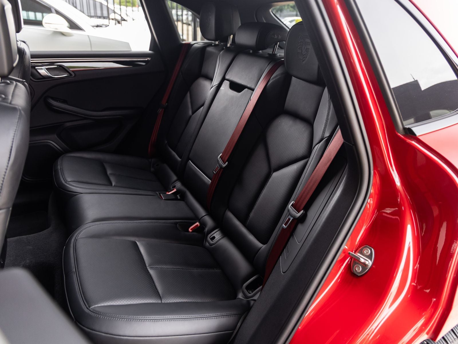 2023 Porsche Macan AWD