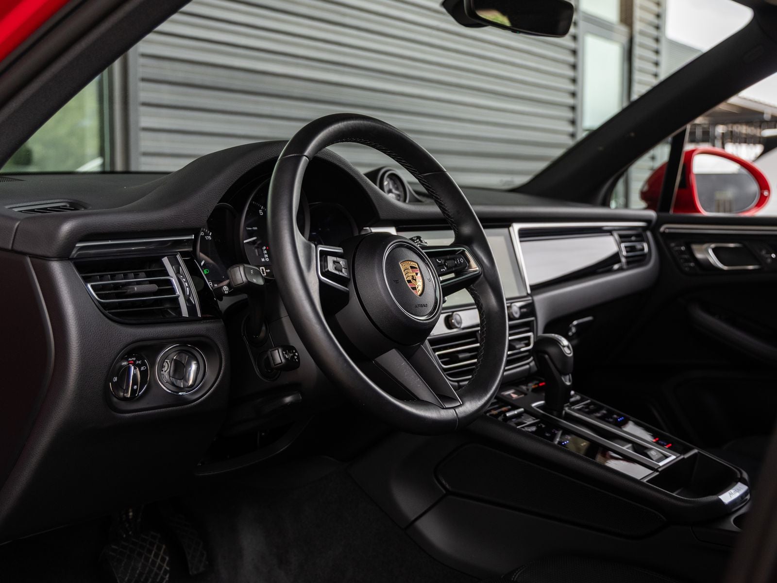 2023 Porsche Macan AWD