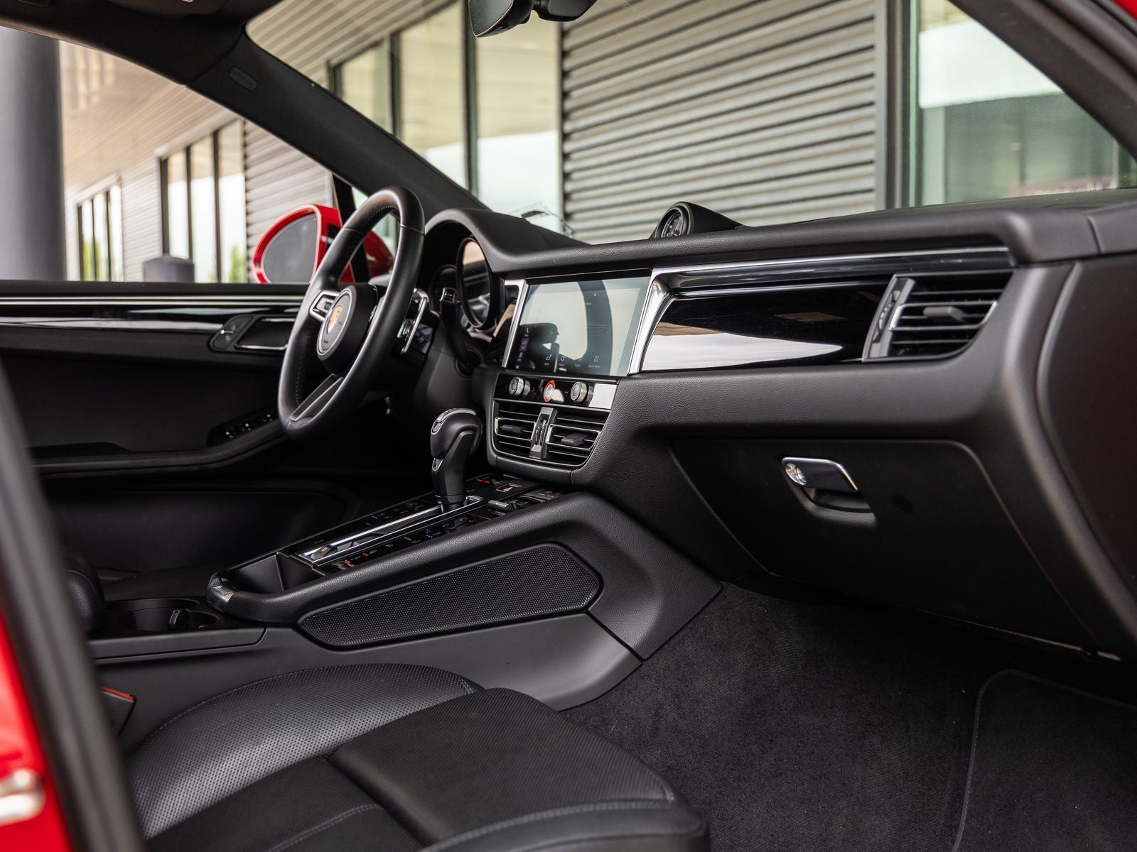 2023 Porsche Macan AWD