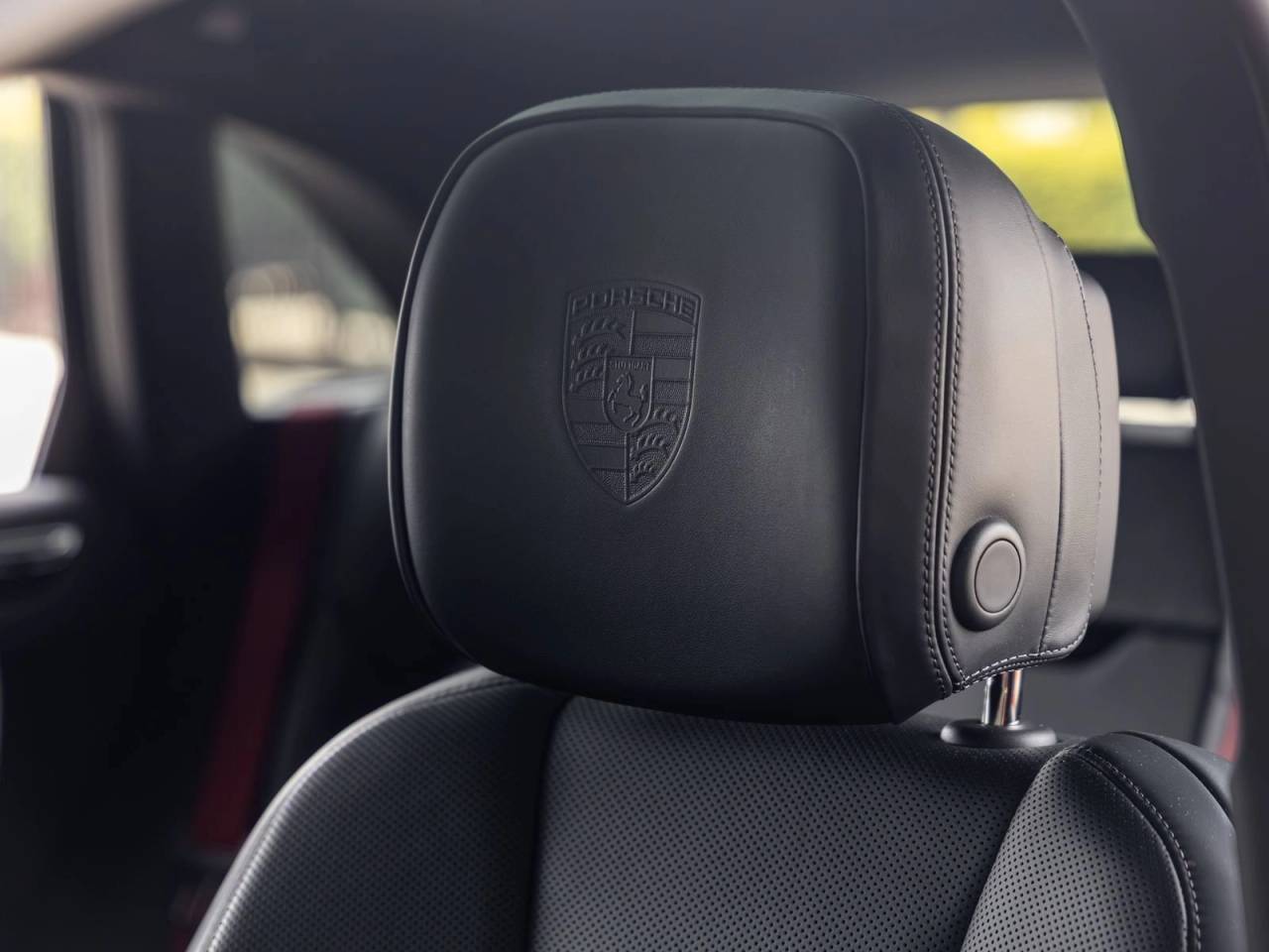 2023 Porsche Macan AWD