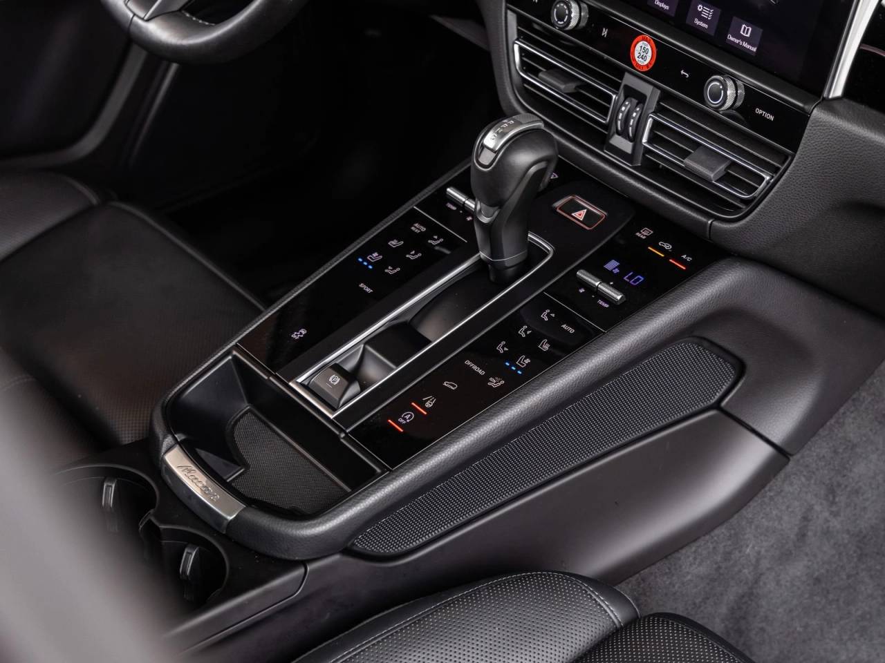 2023 Porsche Macan AWD