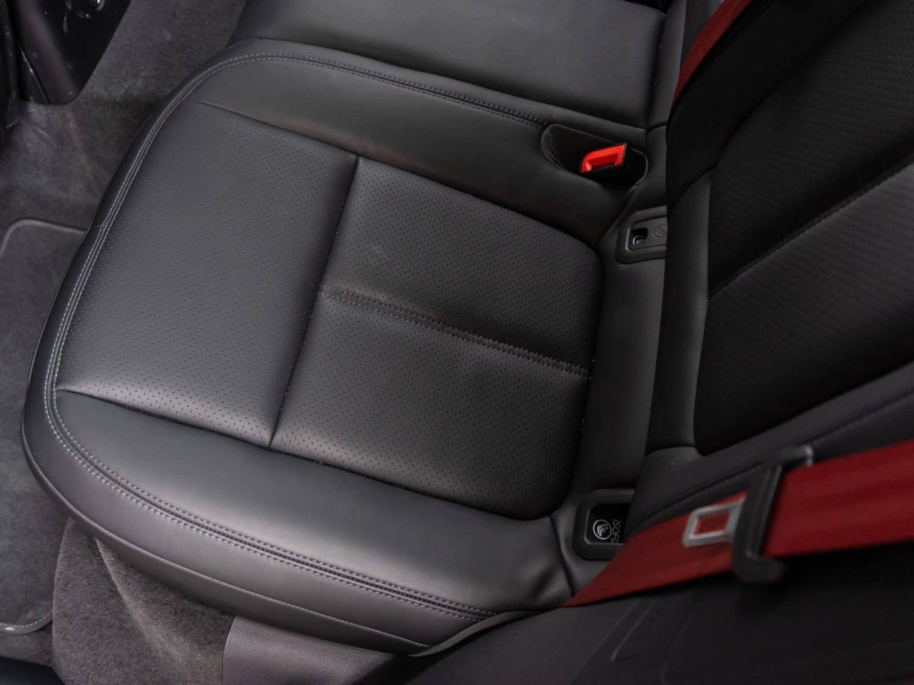 2023 Porsche Macan AWD