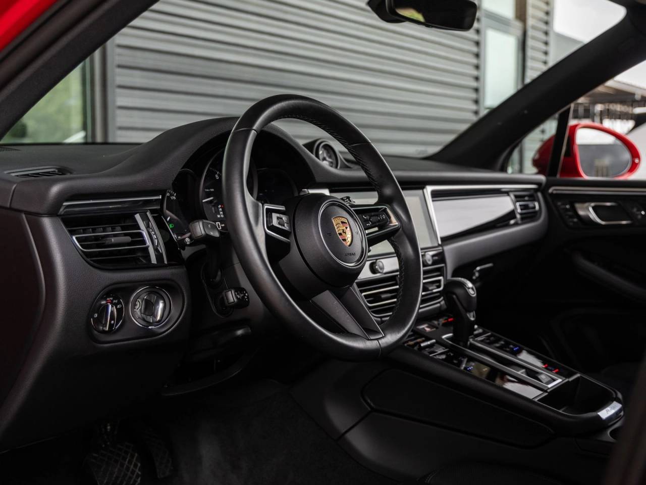 2023 Porsche Macan AWD
