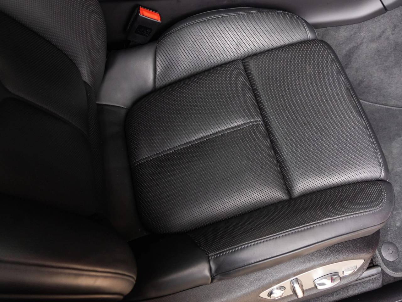 2023 Porsche Macan AWD