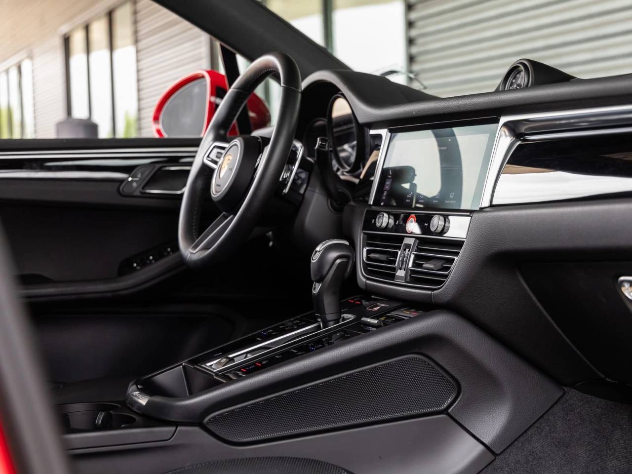 2023 Porsche Macan AWD