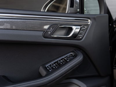 2025 Porsche Macan Macan T