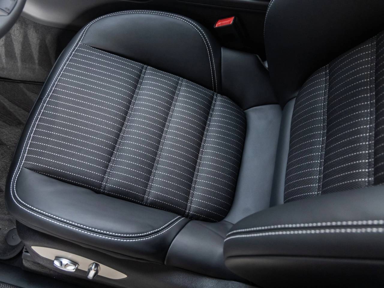 2025 Porsche Macan Macan T