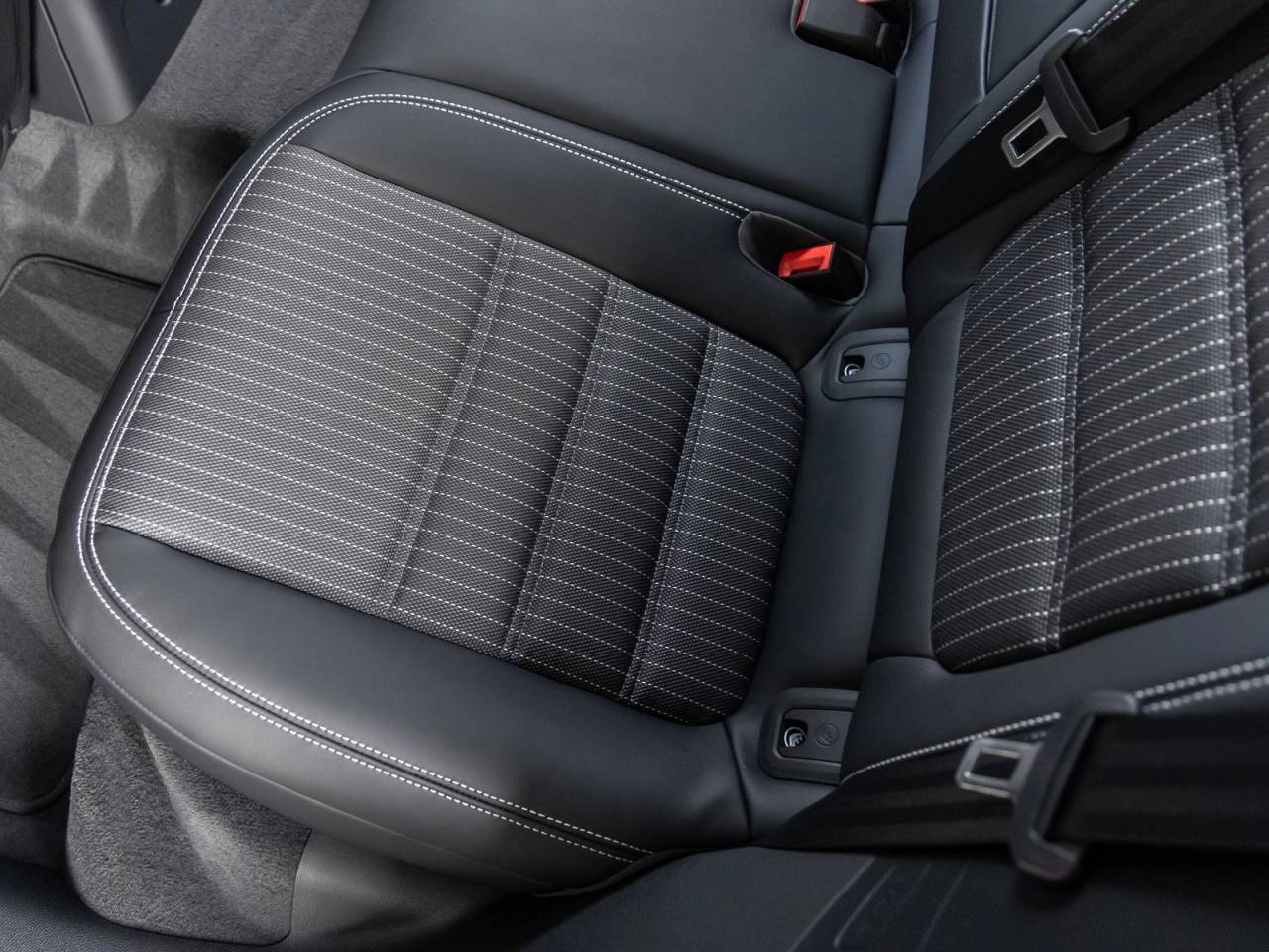 2025 Porsche Macan Macan T