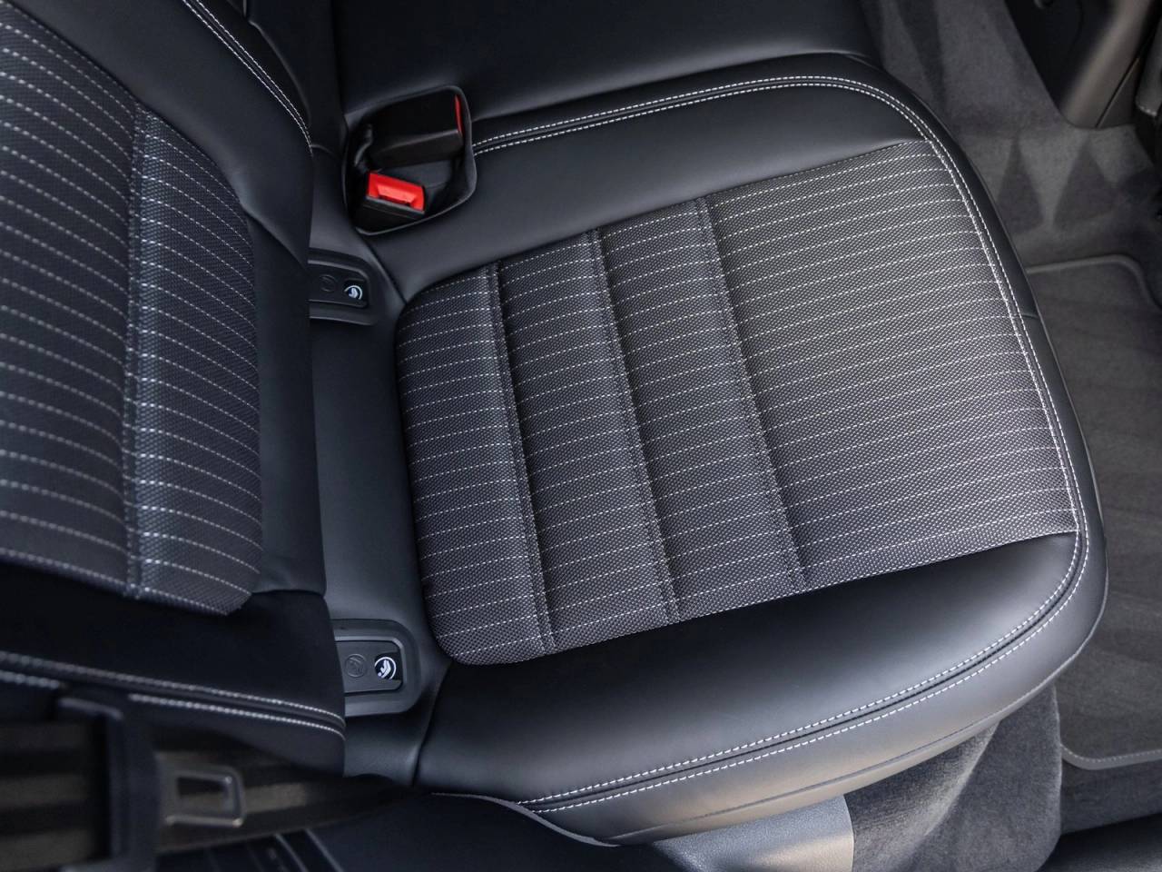 2025 Porsche Macan Macan T