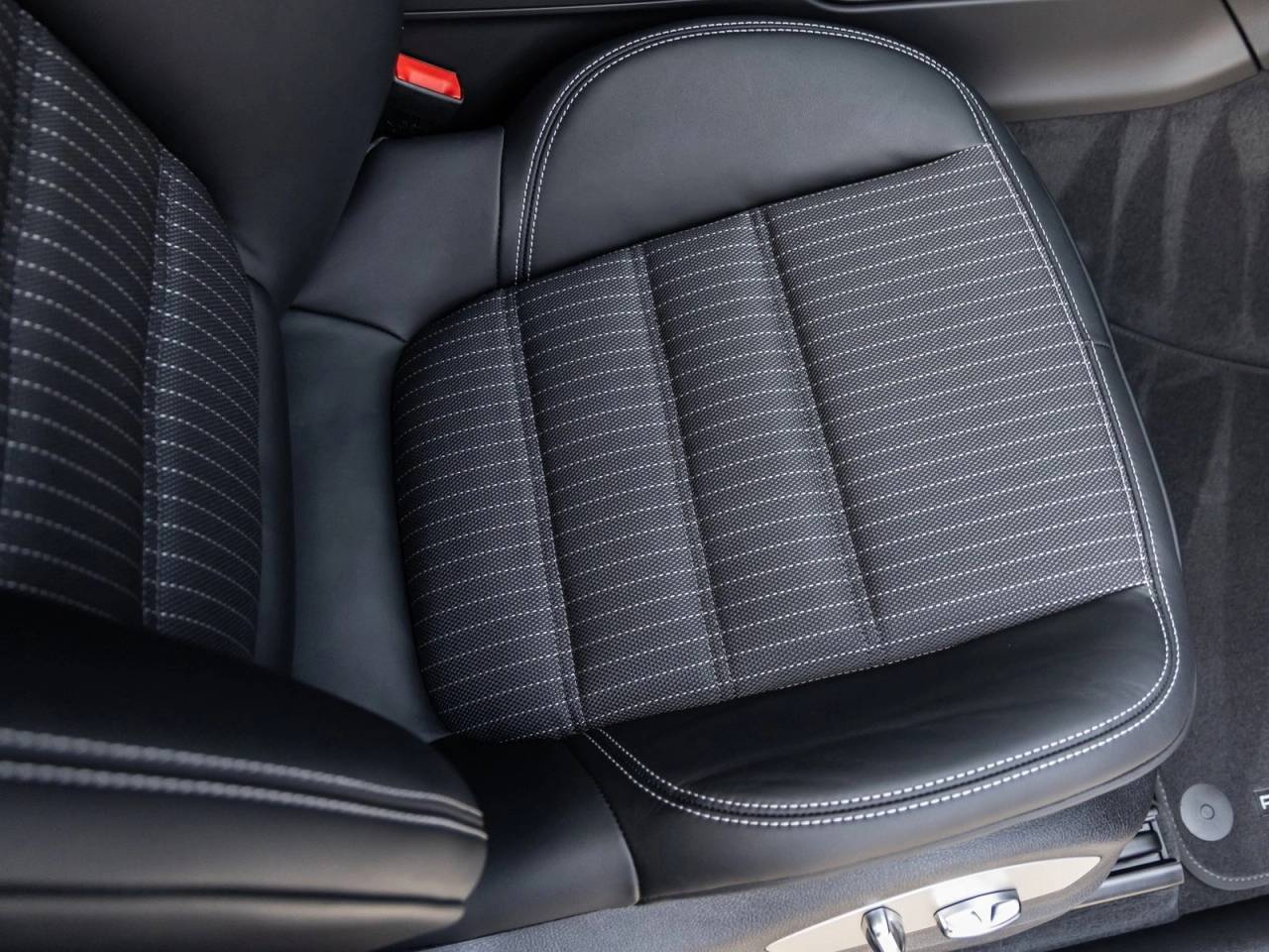 2025 Porsche Macan Macan T