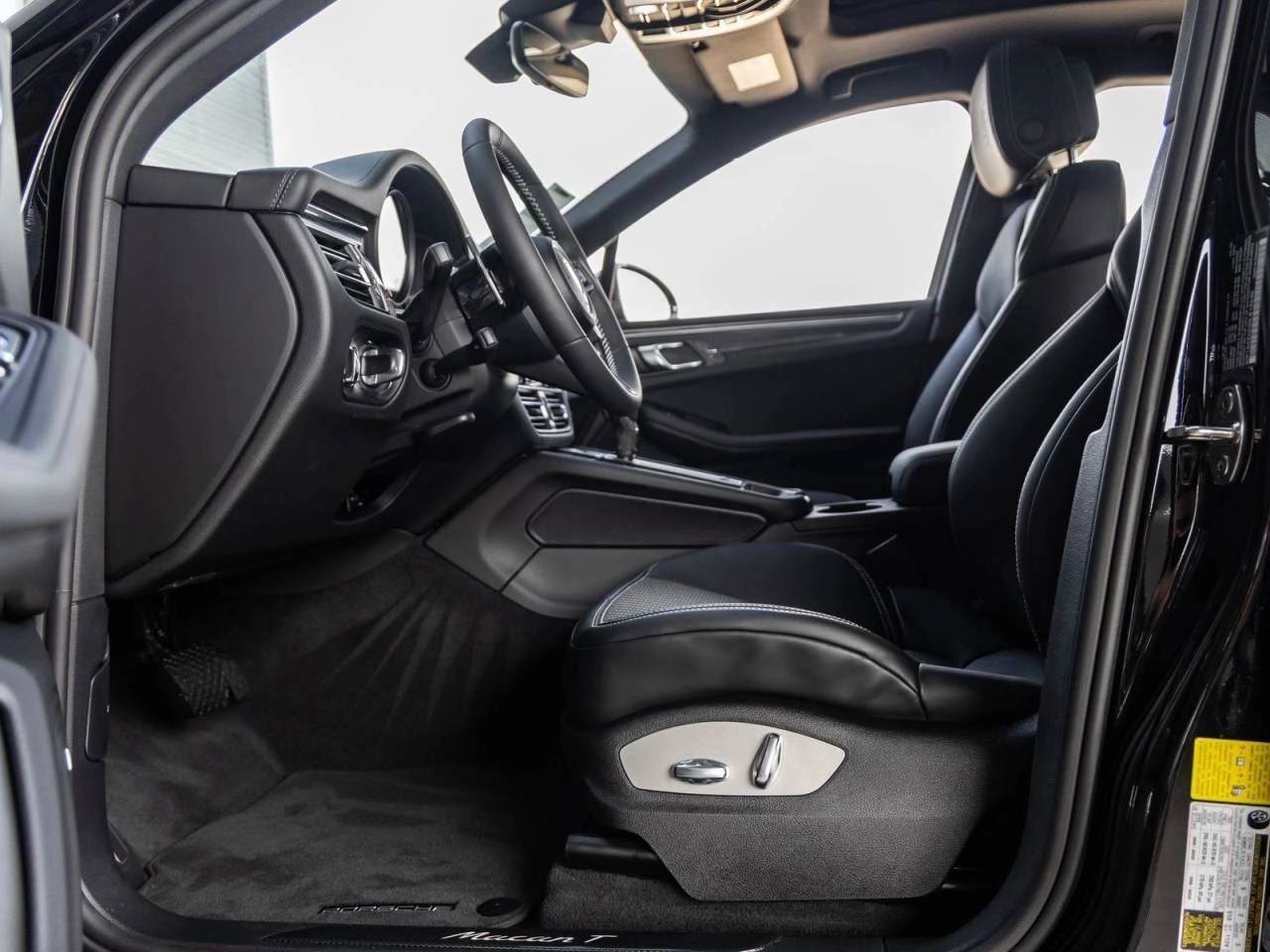 2025 Porsche Macan Macan T