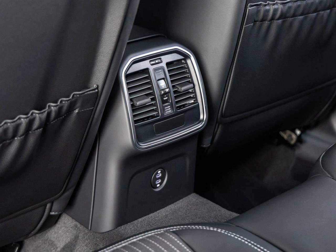 2025 Porsche Macan Macan T