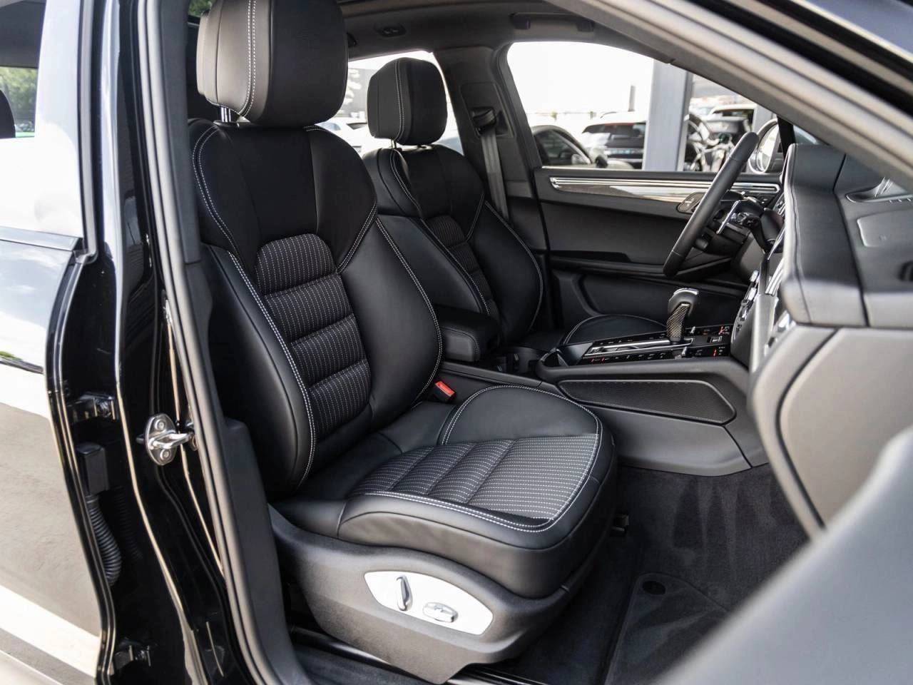 2025 Porsche Macan Macan T