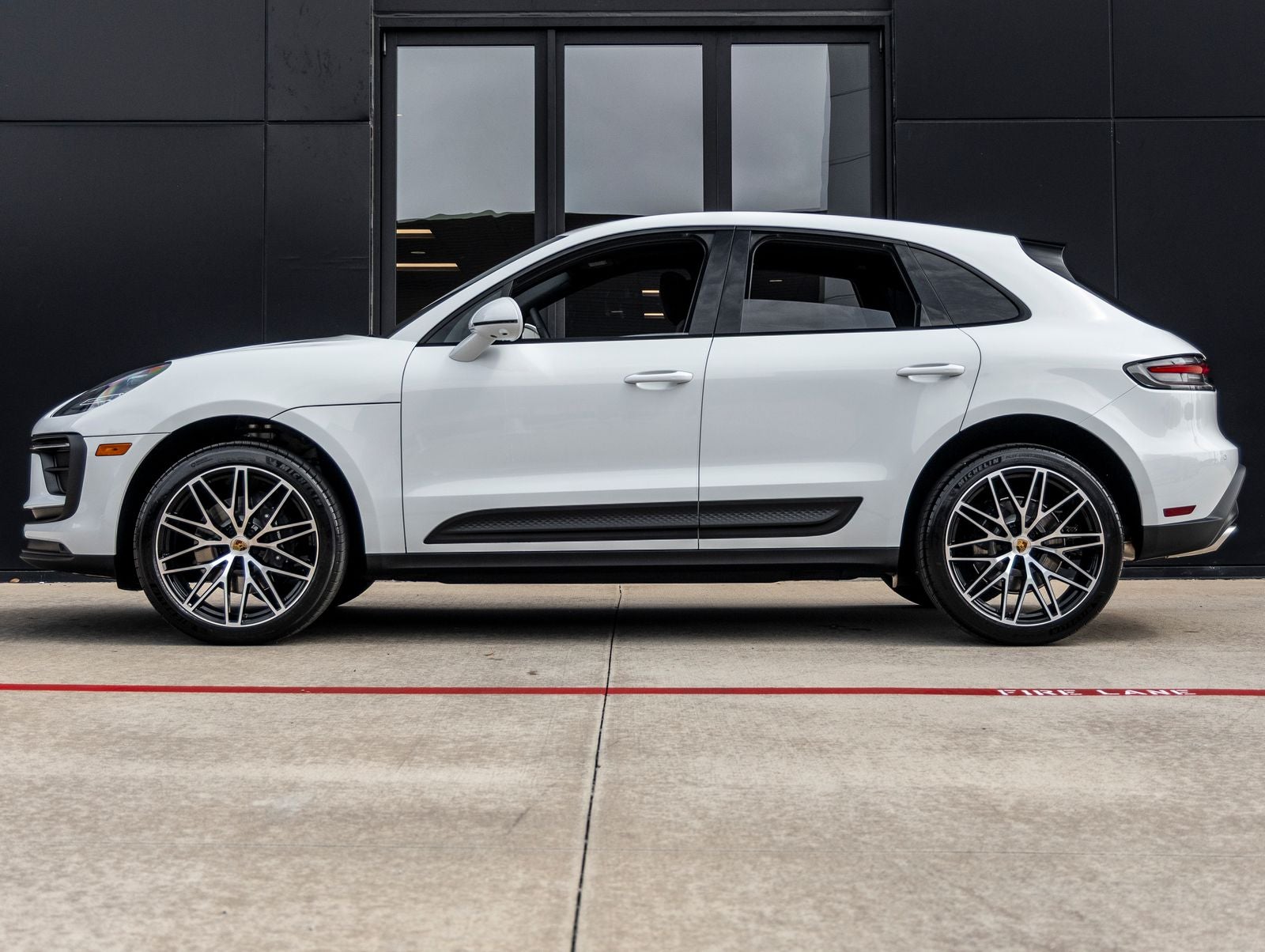 2026 Porsche Macan AWD